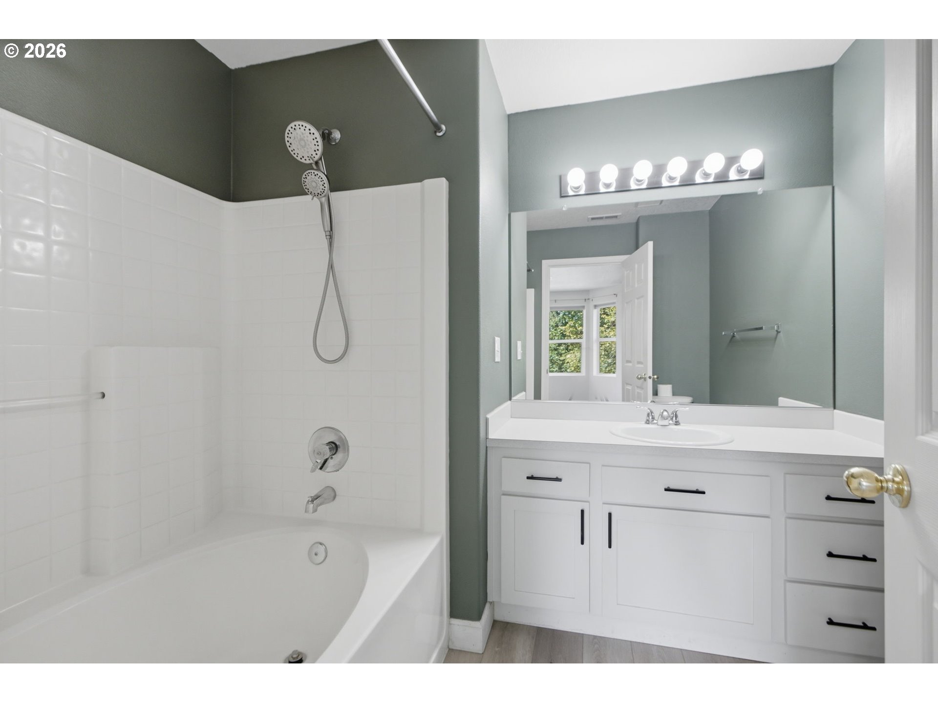 13113 Southwest Merlin Place Tigard, OR 97223 - Photo 24 of 39 Bathroom, Attached
