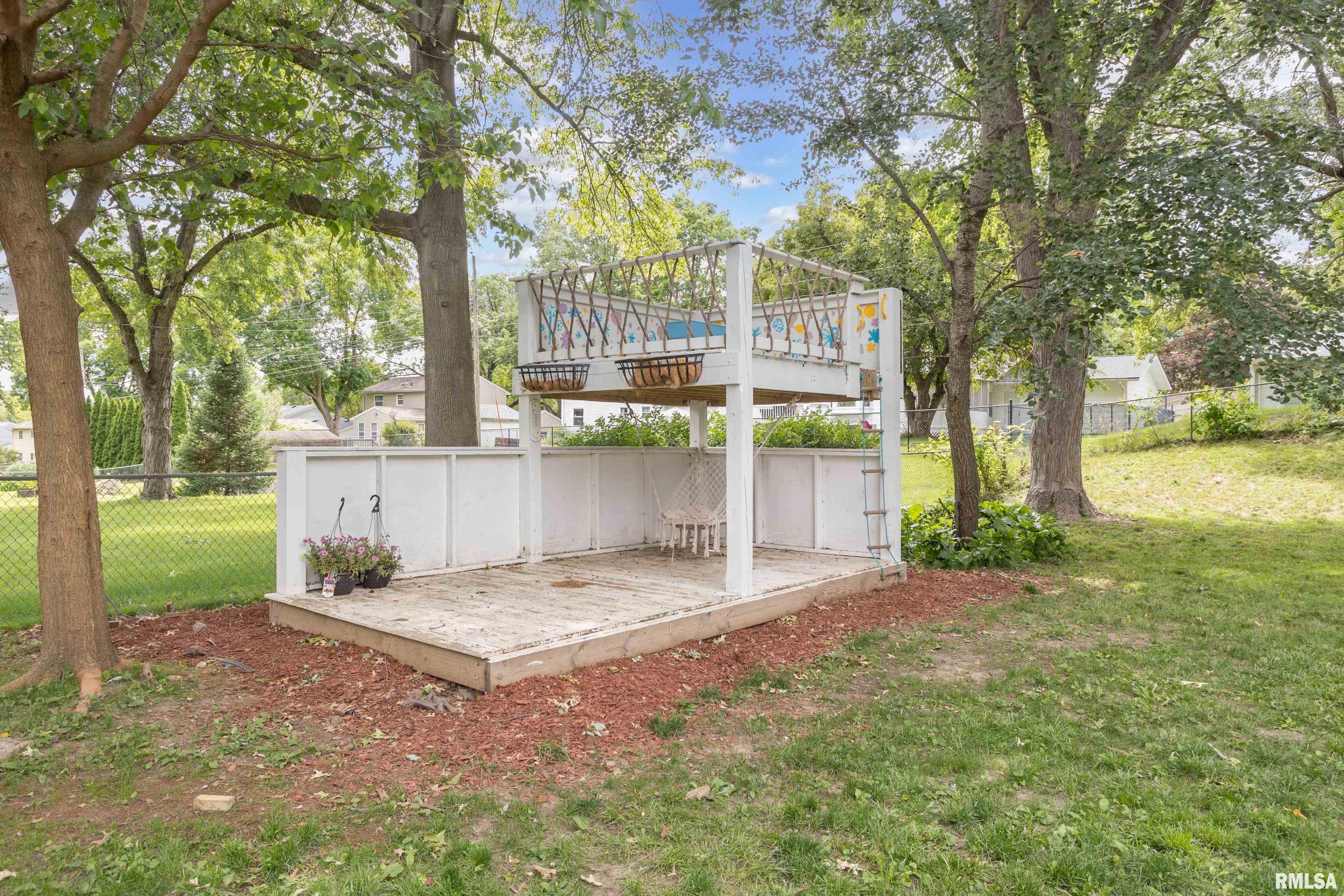 3404 Fairhaven Road Davenport, IA 52807 - Photo 6 of 35 Gallery Image 6