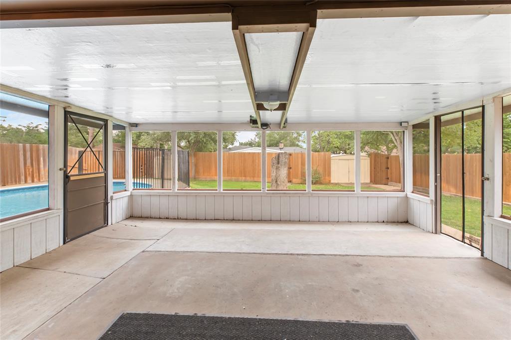 Screened porch space offers more indoor/outdoor living space! WOW! Enjoy for parties no matter the weather!