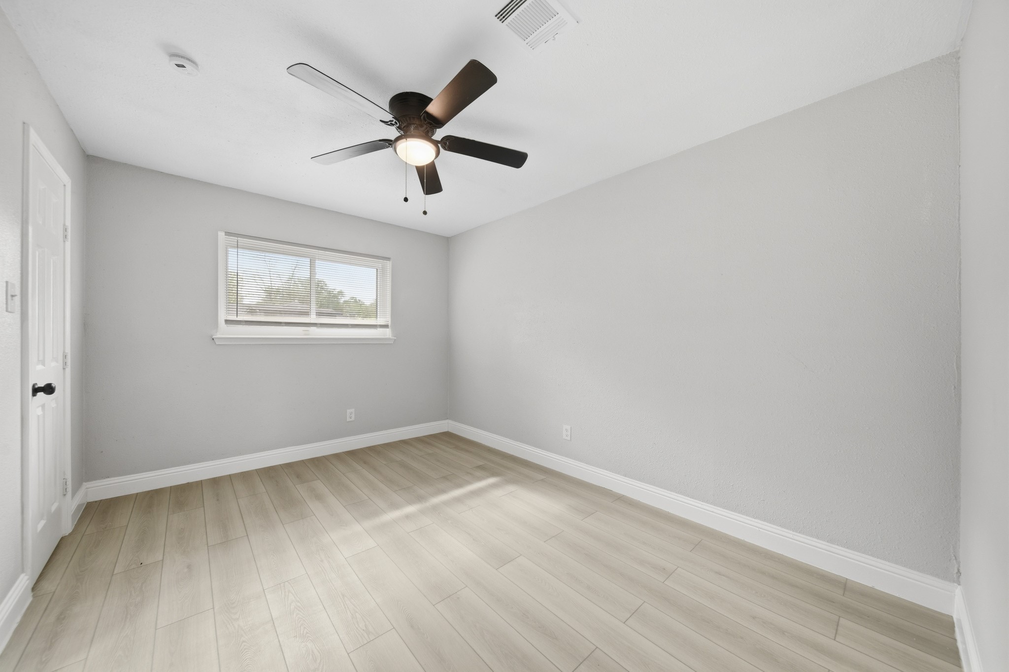 5347 Castlecreek Lane Houston, TX 77053 - Photo 15 of 20 a view of empty room with wooden floor