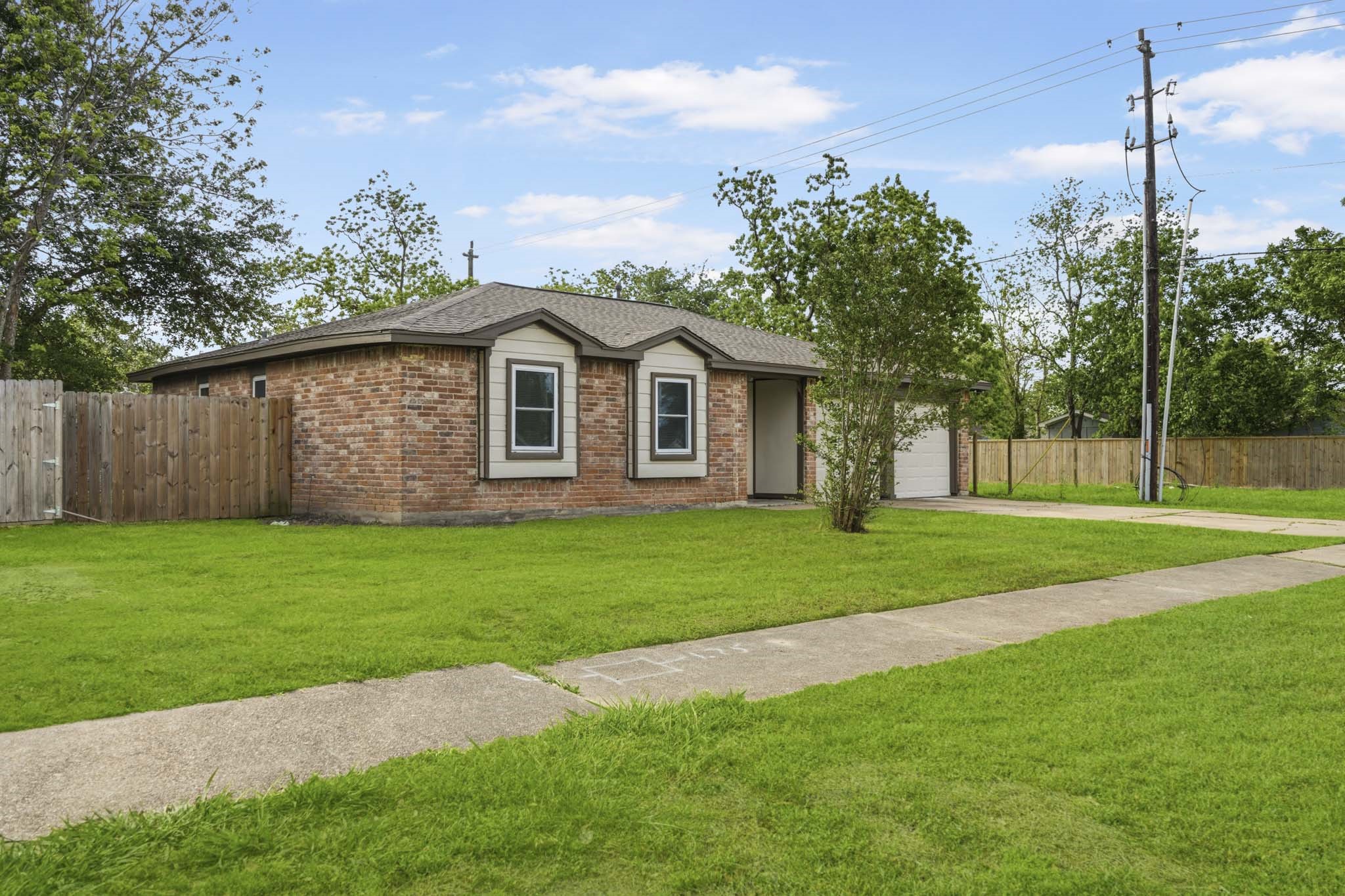 5347 Castlecreek Lane Houston, TX 77053 - Photo 2 of 20 a view of a house with a yard