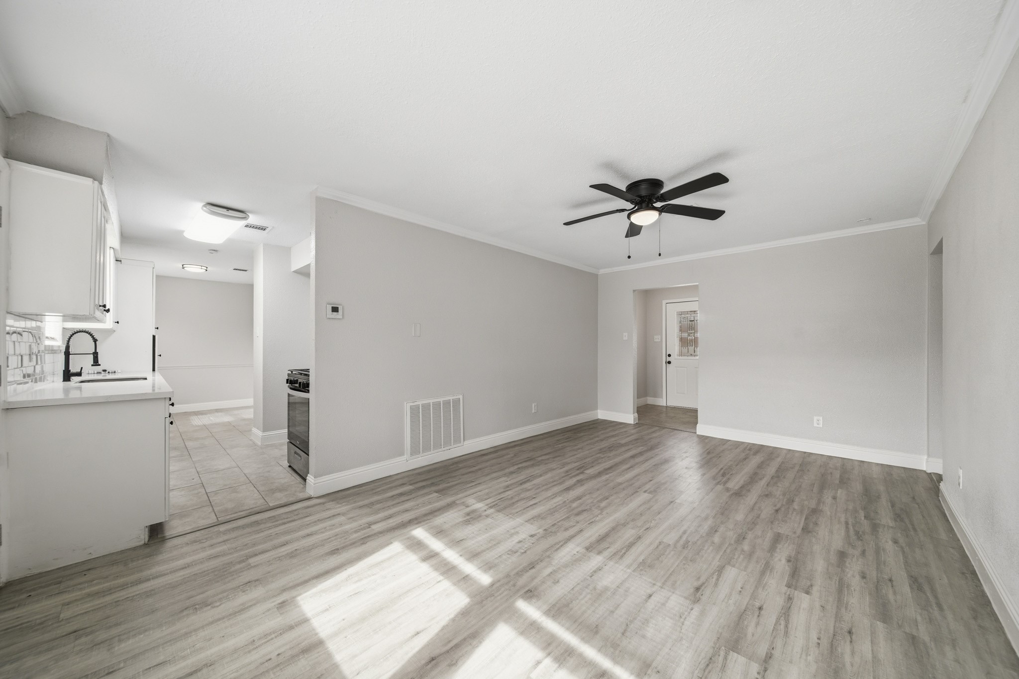 5347 Castlecreek Lane Houston, TX 77053 - Photo 6 of 20 an empty room with wooden floor and a ceiling fan