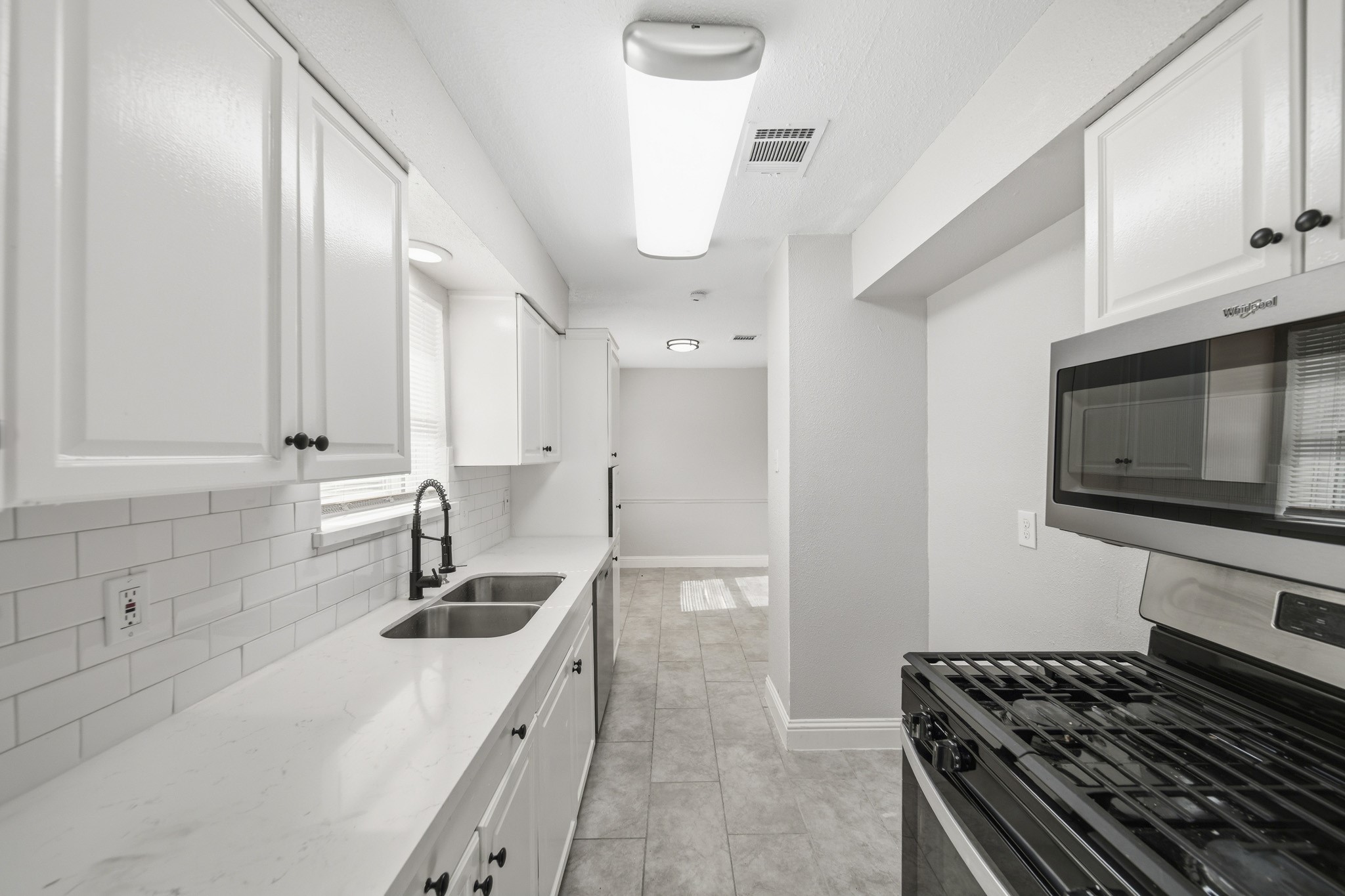 5347 Castlecreek Lane Houston, TX 77053 - Photo 8 of 20 a kitchen with a sink and a stove top oven