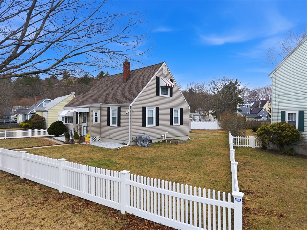 22 Black Rock Road Melrose, MA 02176 - Photo 4 of 32