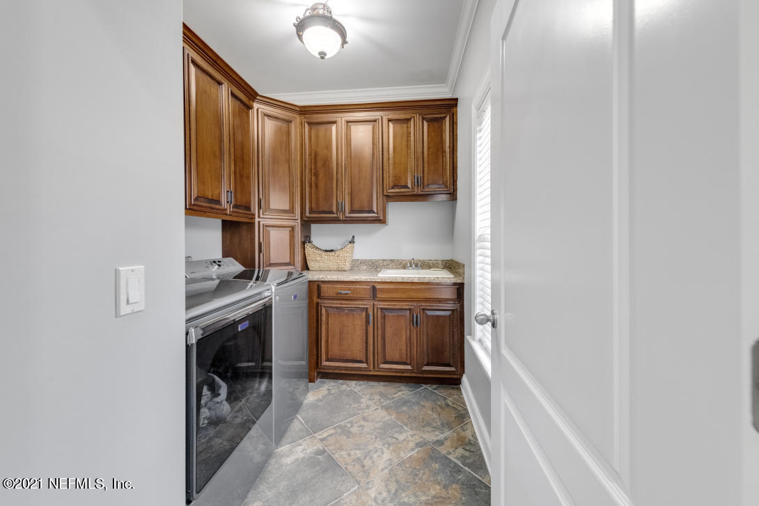 97002 Po Folks Way Yulee, FL 32097 - Photo 16 of 57 walk in closet with window