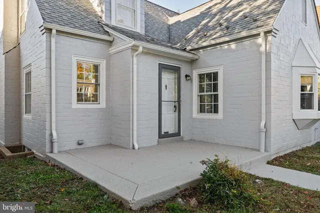 a view of an empty room with a fireplace