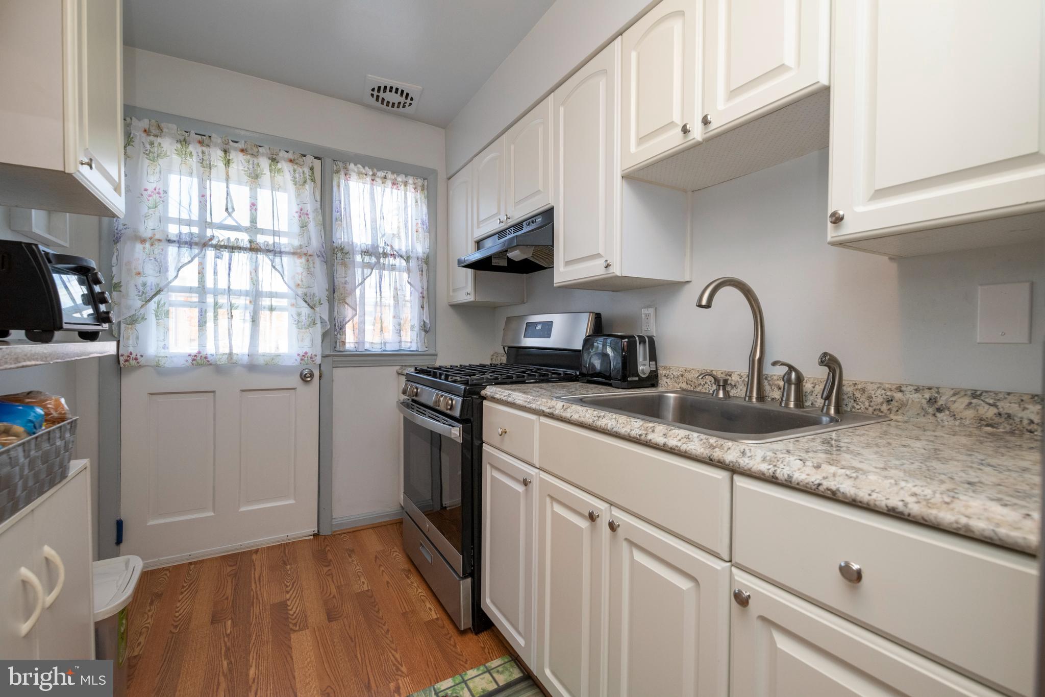 7442 Edsworth Road Baltimore, MD 21222 - Photo 14 of 42 BRIGHT & SUNNY KITCHEN