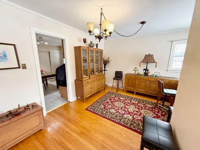 $3,275 | 2909 Oakton Street, Park Ridge, IL 60068