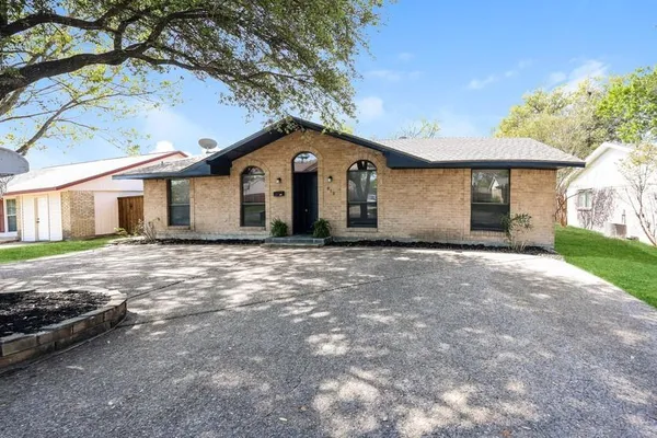 $2,300 | 813 Hudson Drive, Garland, TX 75043
