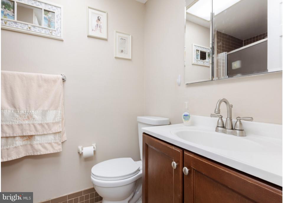 205 Uxbridge Cherry Hill, NJ 08034 - Photo 13 of 16 Master bath