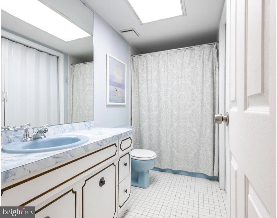 205 Uxbridge Cherry Hill, NJ 08034 - Photo 9 of 16 Main Bath