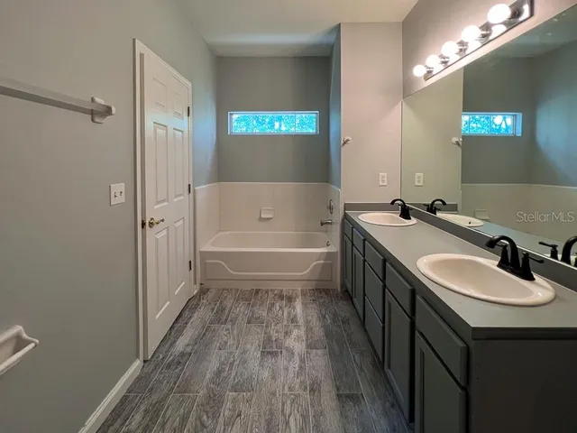 $2,200 | 5048 Northwest 1st Place, Gainesville, FL 32607