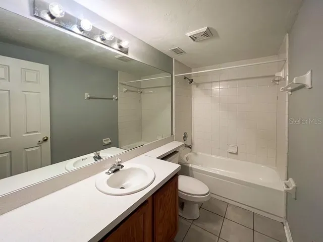 $2,200 | 5048 Northwest 1st Place, Gainesville, FL 32607