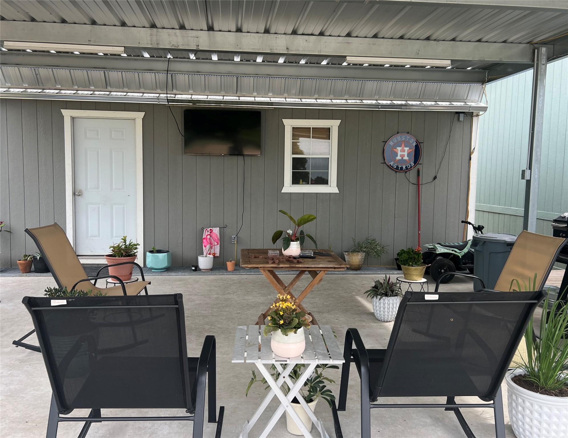 7391 FM 2546 Road El Campo, TX 77437 - Photo 7 of 50 a view of a dining room with furniture and chandelier