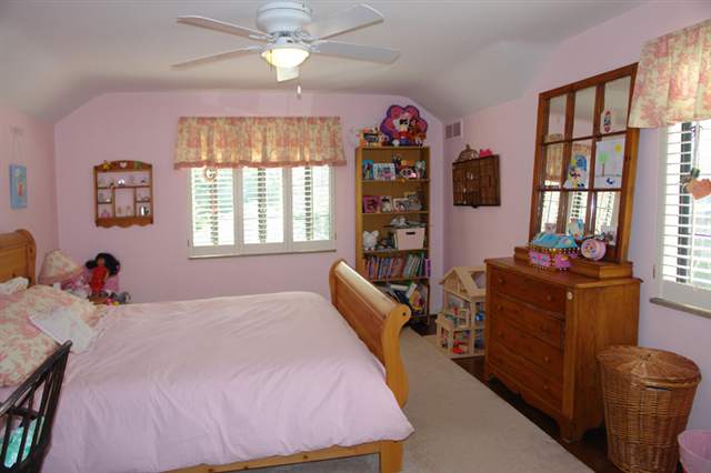 288 McMillan Road Grosse Pointe, MI 48236 - Photo 9 of 12 31001242-8.JPG