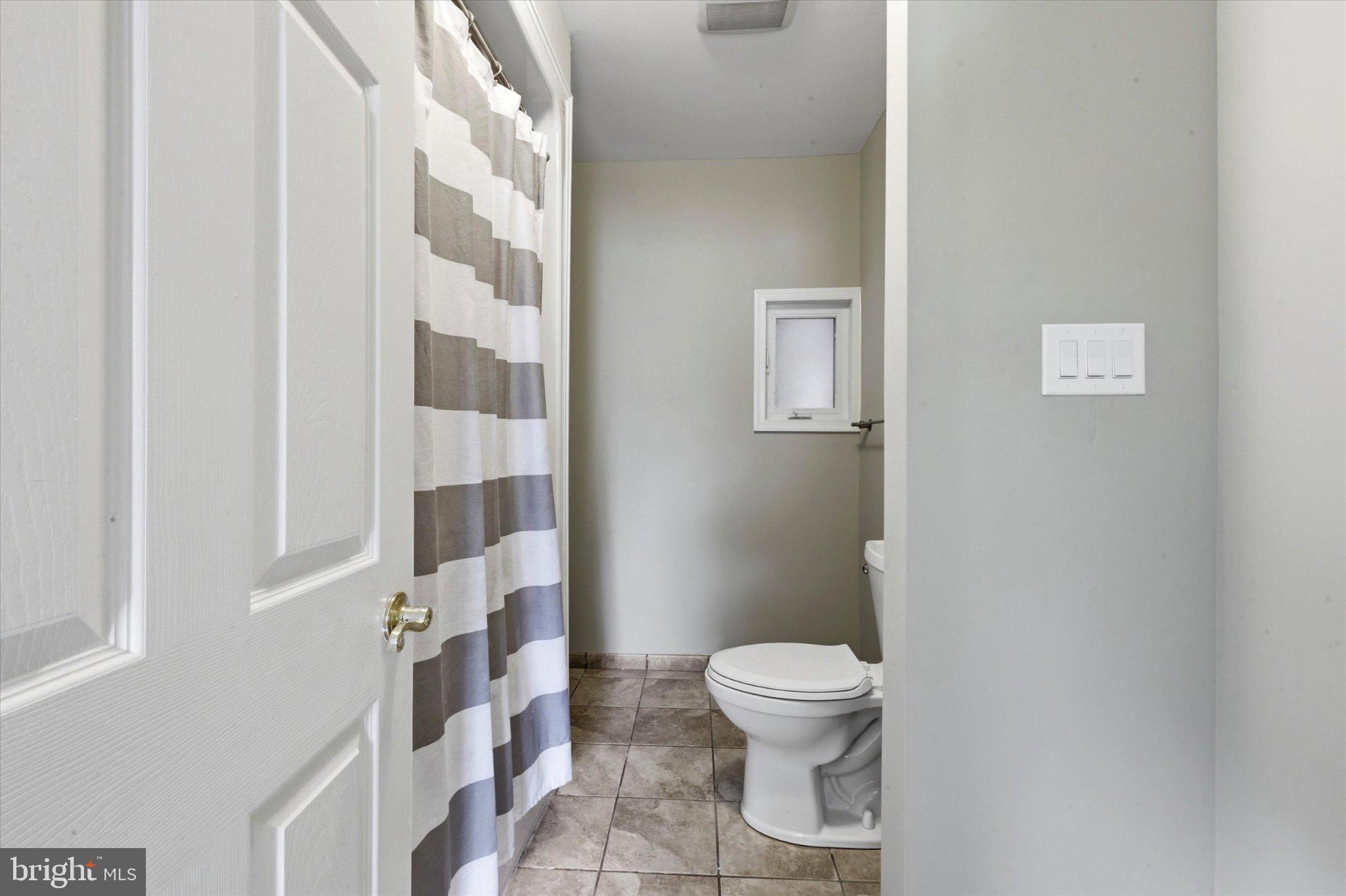 120 Rutledge Avenue Rutledge, PA 19070 - Photo 11 of 35 Modern bathroom with stylish accents.