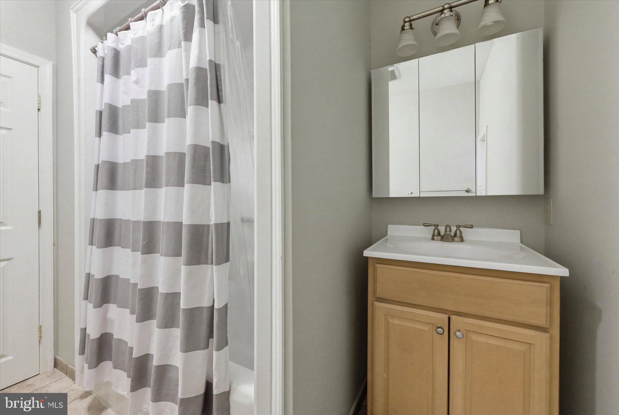 120 Rutledge Avenue Rutledge, PA 19070 - Photo 12 of 35 Modern bathroom with stylish accents.