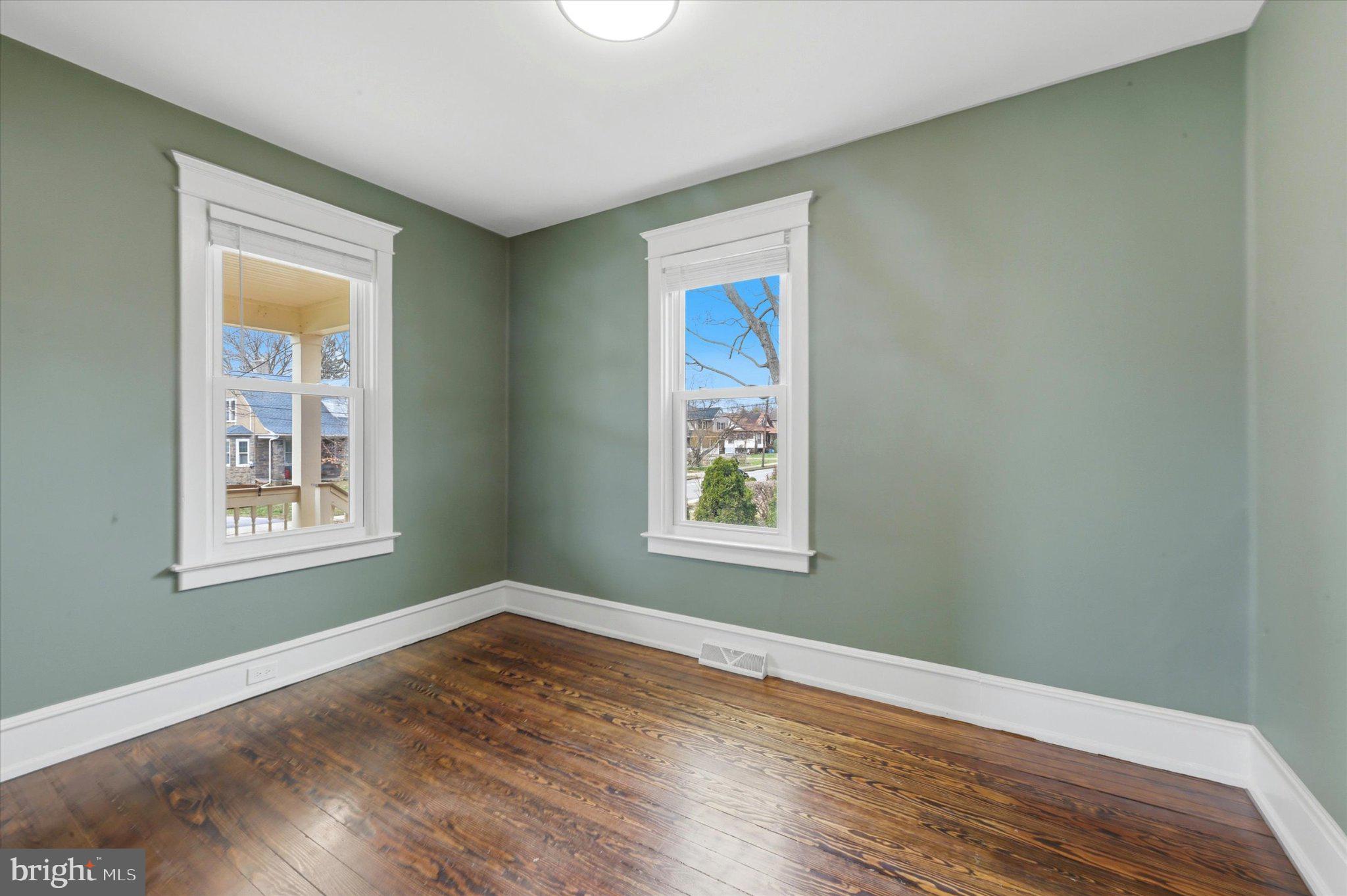 120 Rutledge Avenue Rutledge, PA 19070 - Photo 15 of 35 Bright, airy corner room with charm.