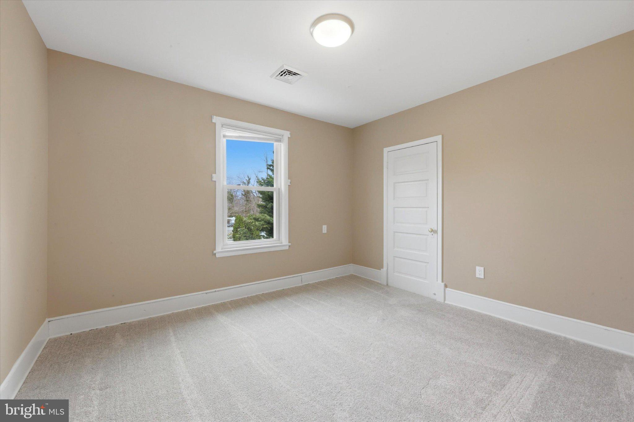 120 Rutledge Avenue Rutledge, PA 19070 - Photo 16 of 35 Bright and airy blank canvas room.