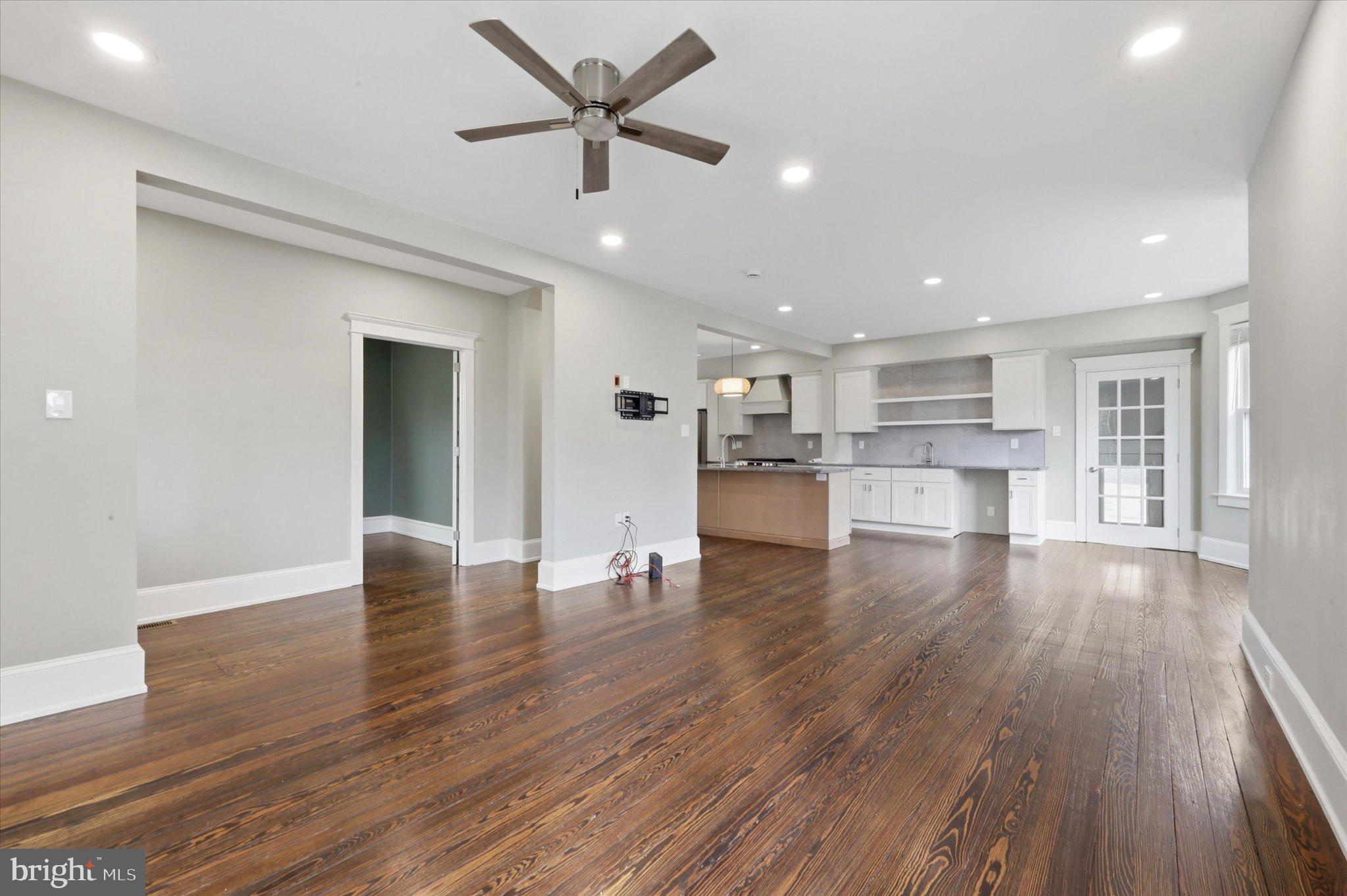 120 Rutledge Avenue Rutledge, PA 19070 - Photo 4 of 35 Spacious, sunlit open living area.