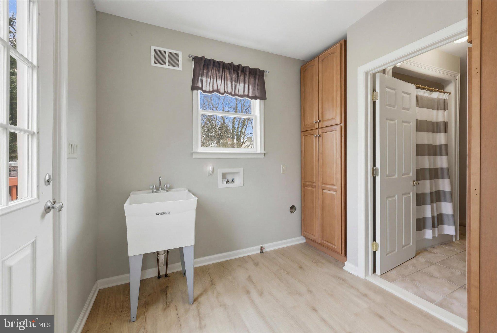 120 Rutledge Avenue Rutledge, PA 19070 - Photo 10 of 35 Bright and airy laundry space.