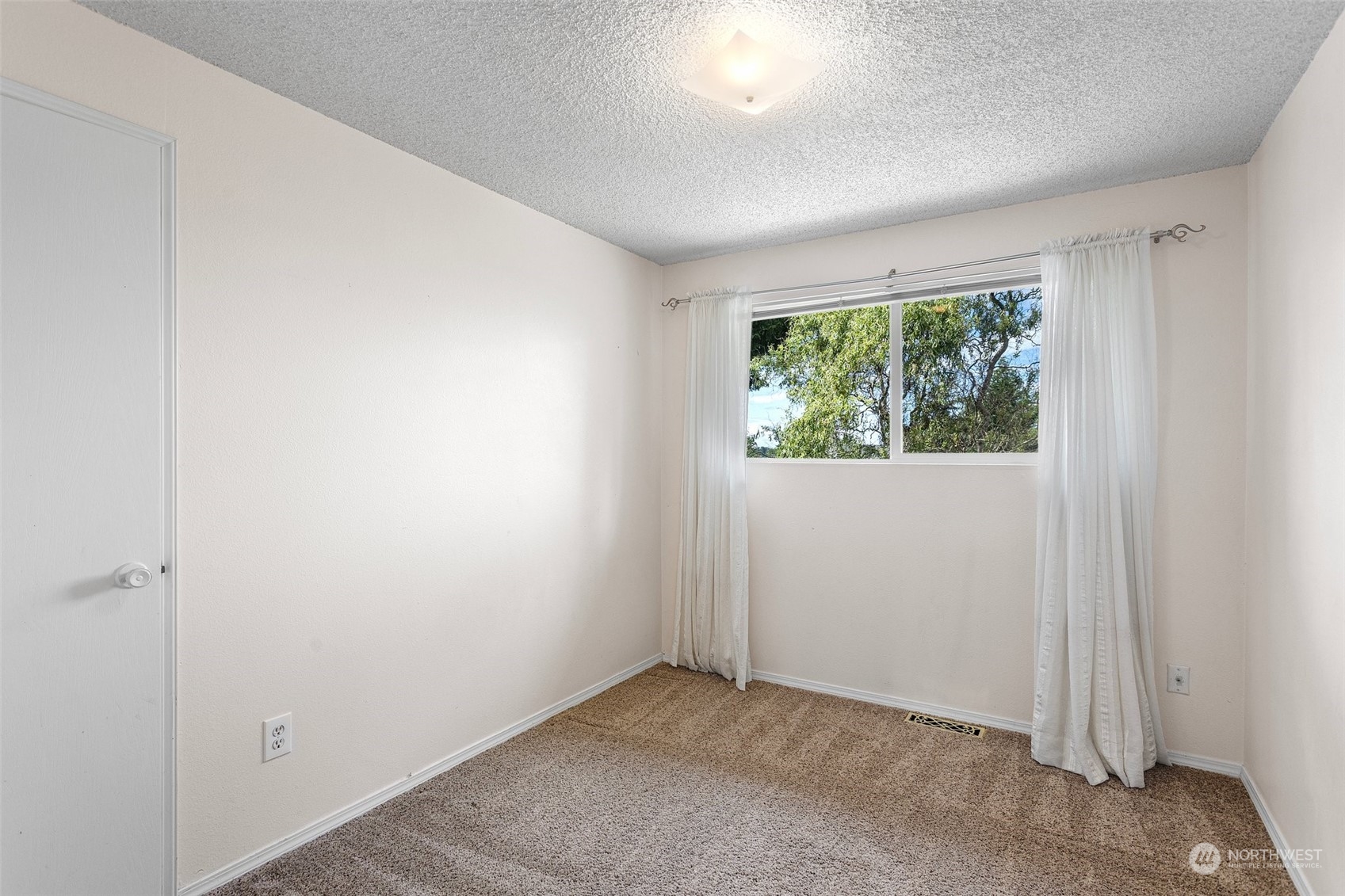 17821 113th Place Southeast Renton, WA 98055 - Photo 10 of 28