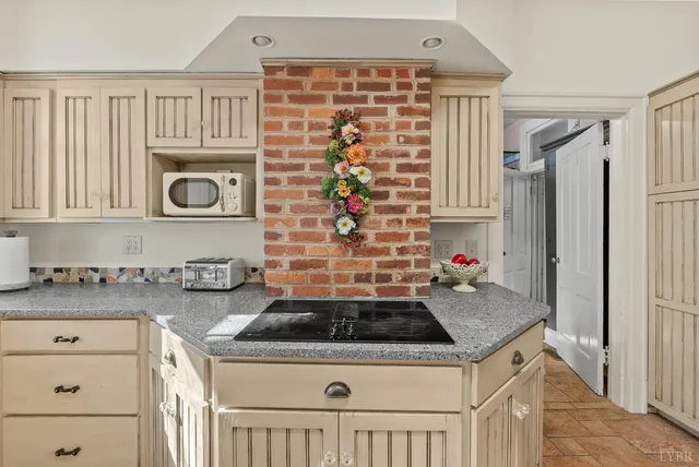 $945,000 | 116 Winridge Drive, Madison Heights, VA 24572