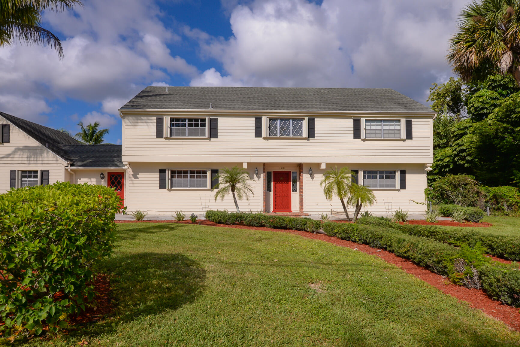1901 Mayflower Road Fort Pierce, FL 34950 - Photo 3 of 42 FRONT