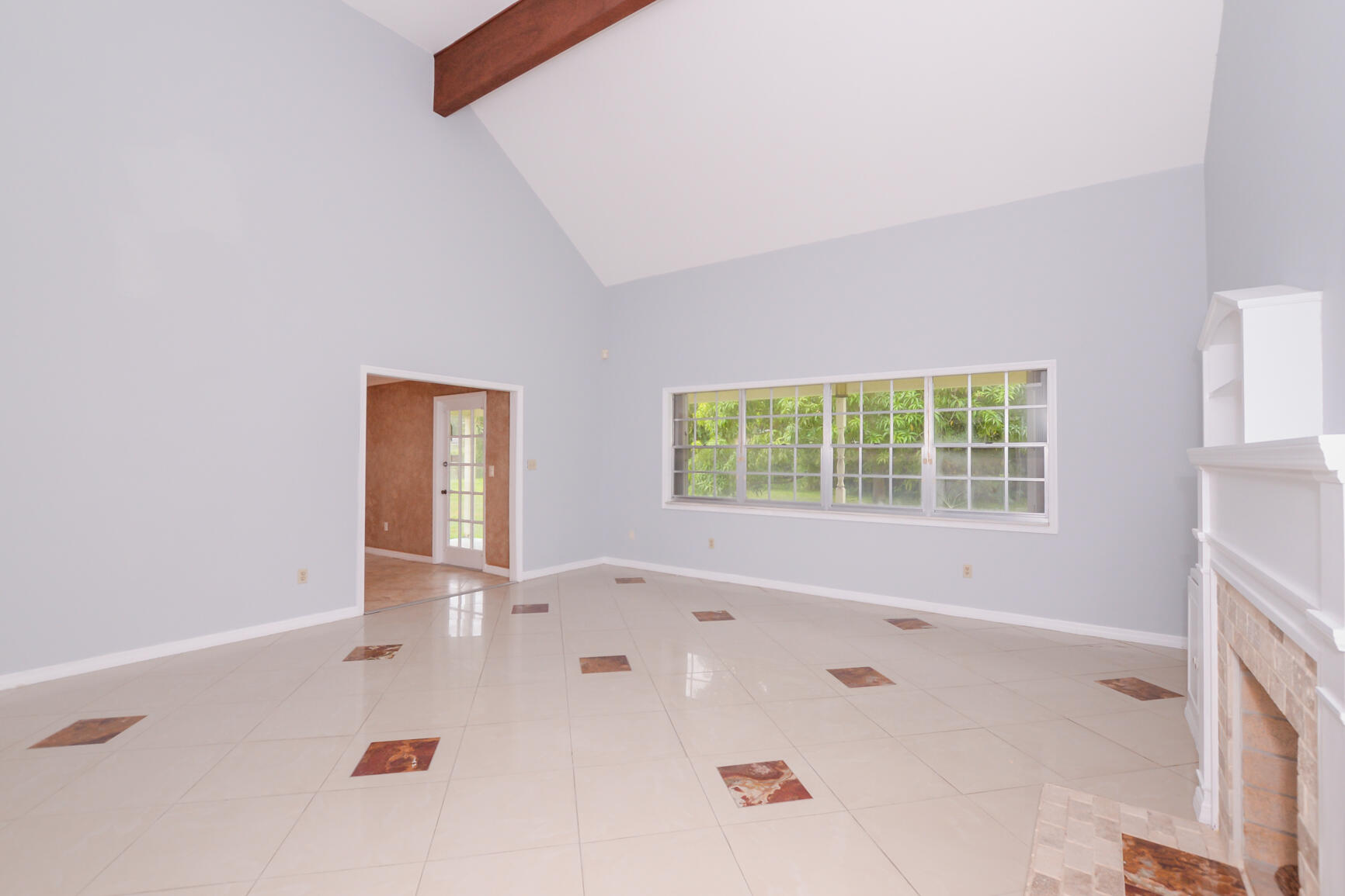1901 Mayflower Road Fort Pierce, FL 34950 - Photo 7 of 42 LIVING ROOM