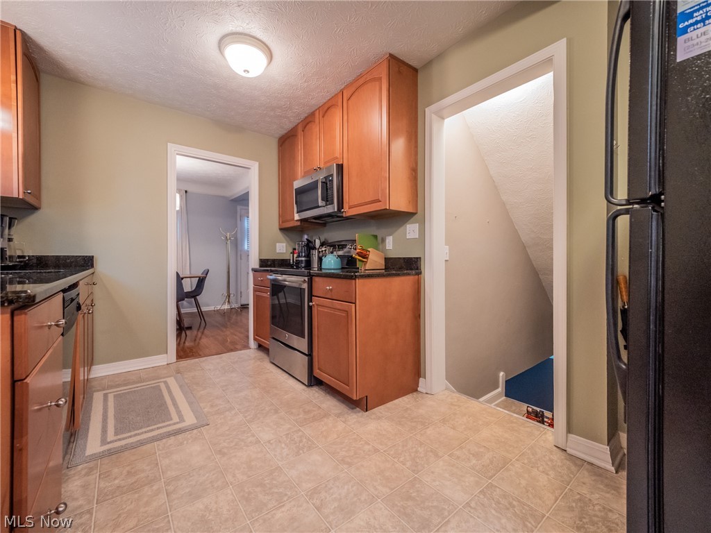 14430 Alger Road Cleveland, OH 44111 - Photo 13 of 33 Gallery Image 13