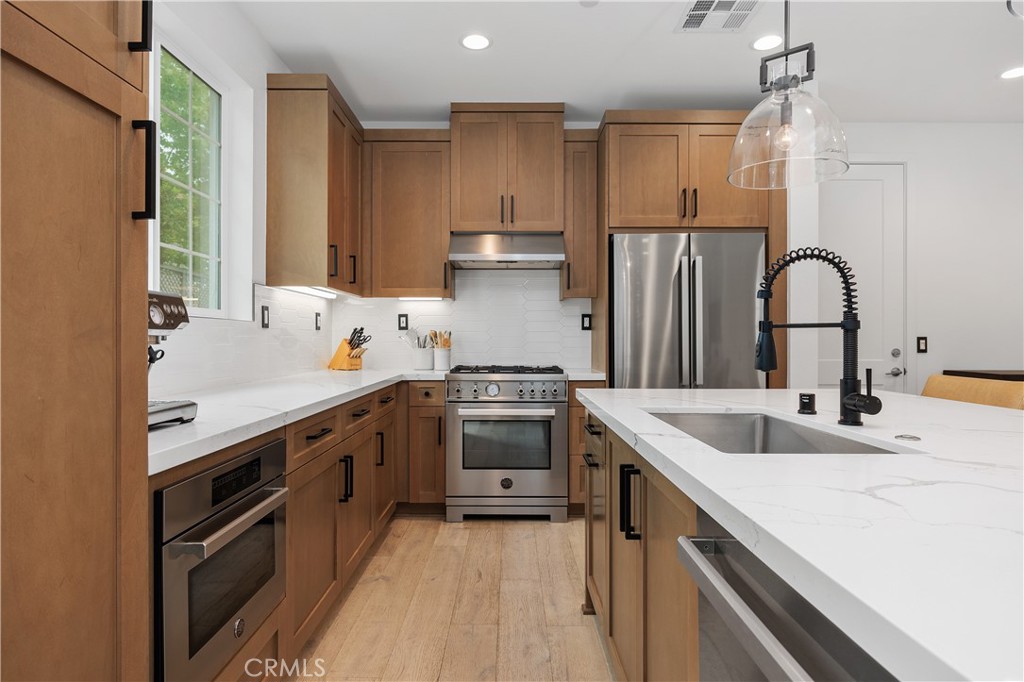 1146 East Cove Place Encinitas, CA 92007 - Photo 5 of 24 Kitchen