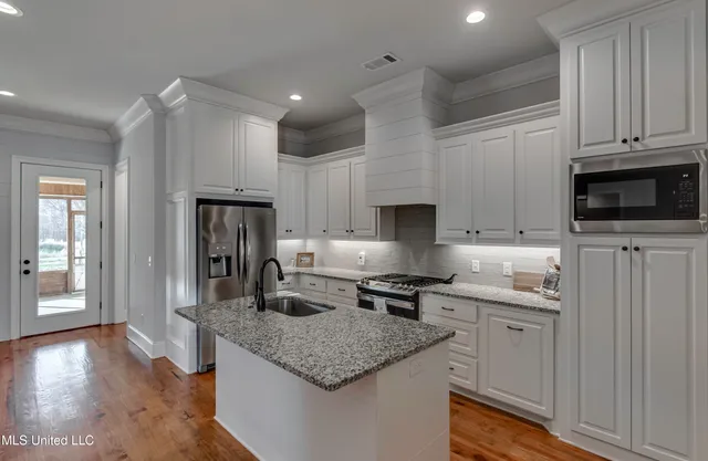 $393,000 | 169 Shore View Drive, Madison, MS 39110