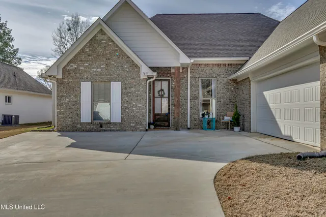 $393,000 | 169 Shore View Drive, Madison, MS 39110