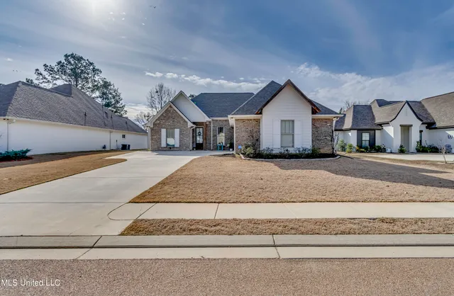 $393,000 | 169 Shore View Drive, Madison, MS 39110