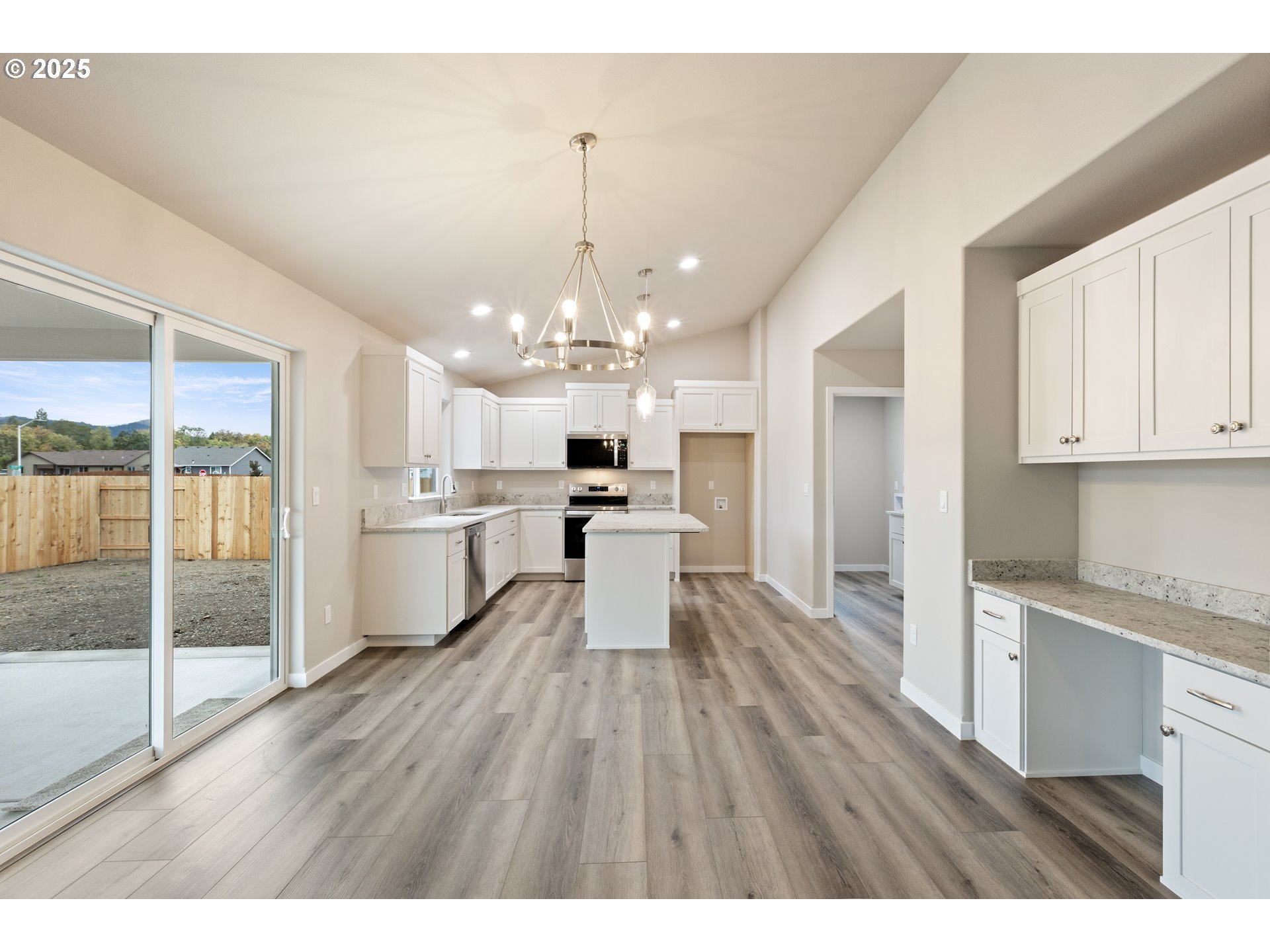 109 Citation Court Winston, OR 97496 - Photo 13 of 48