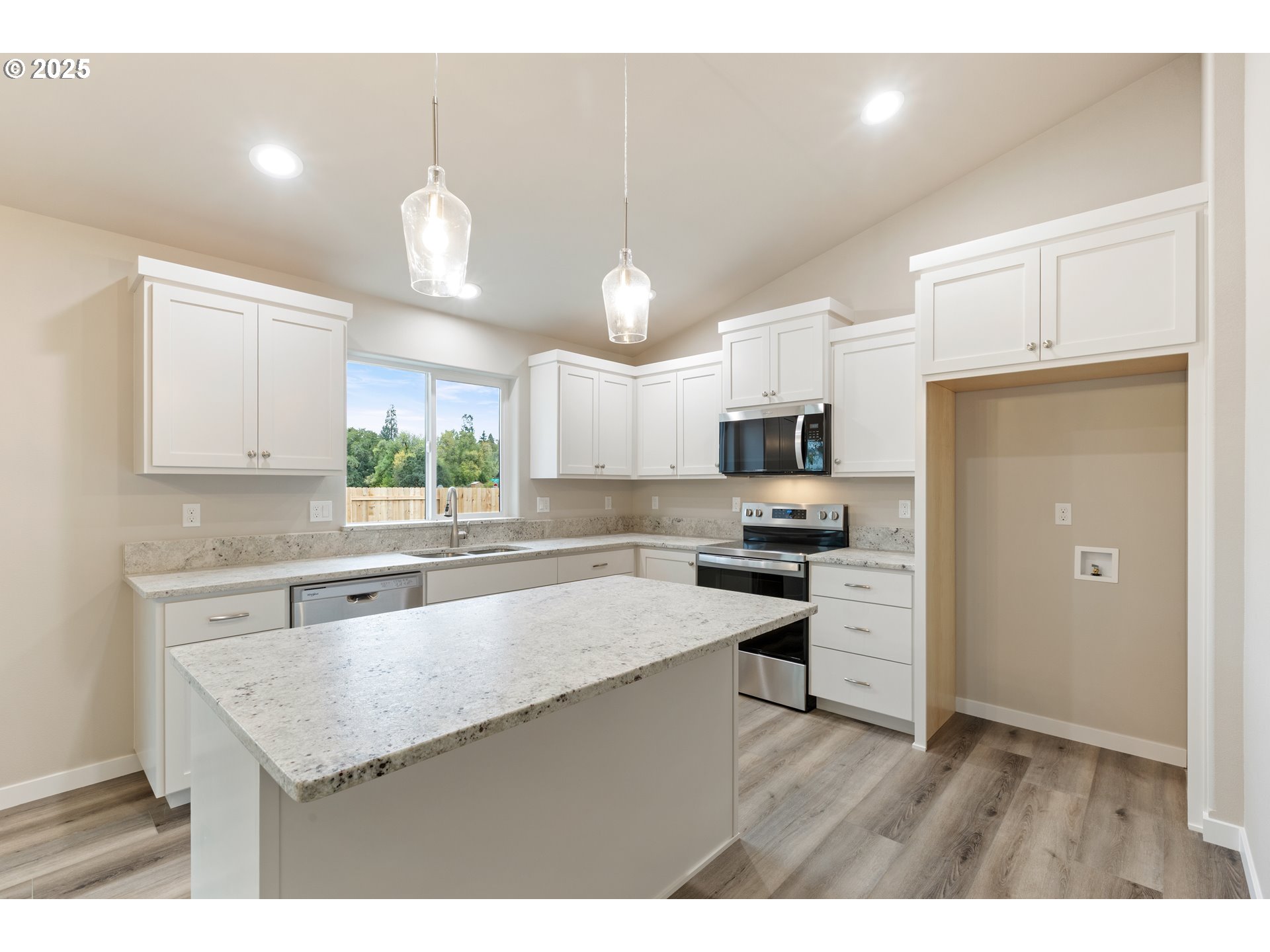 109 Citation Court Winston, OR 97496 - Photo 17 of 48