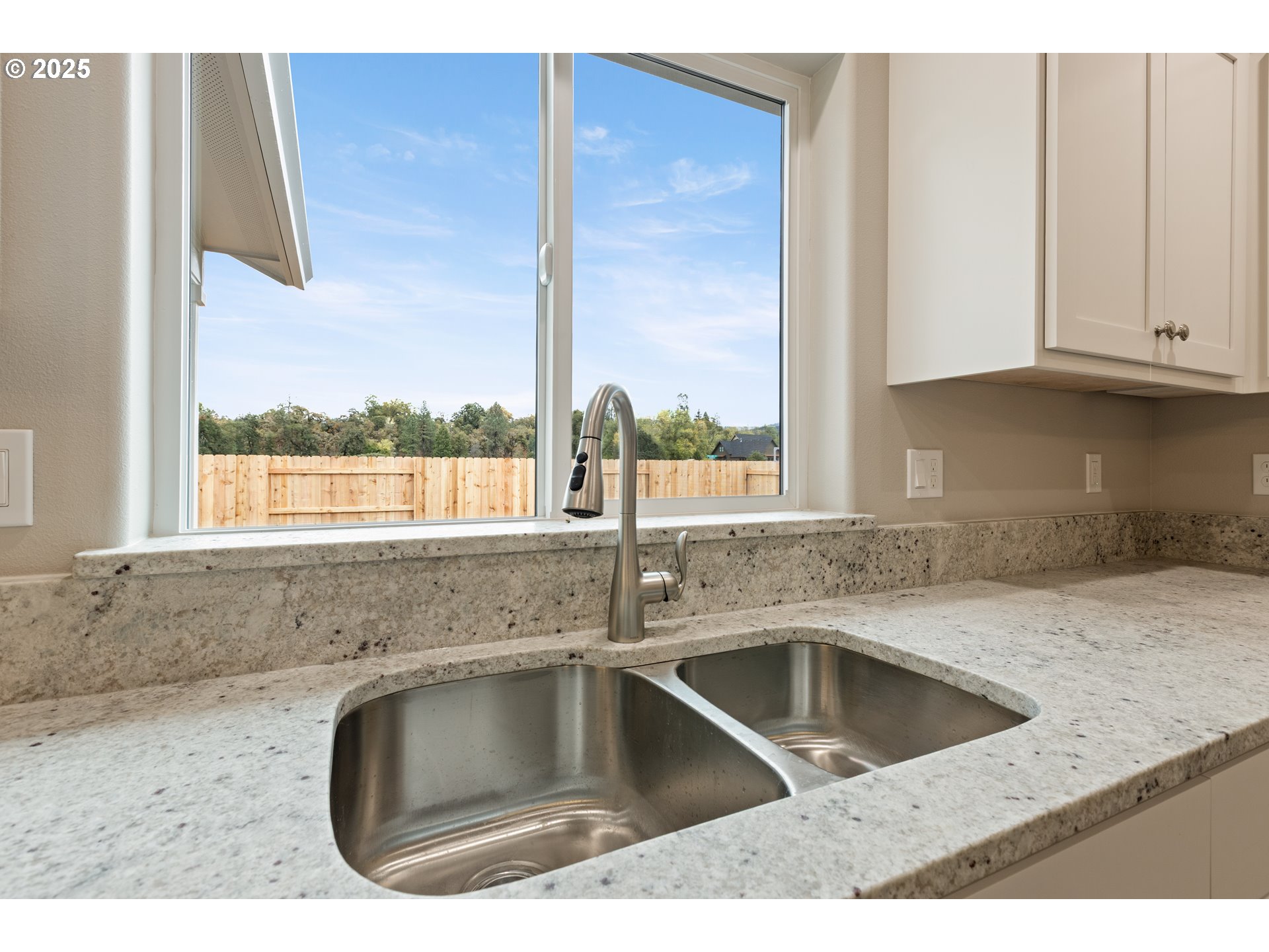 109 Citation Court Winston, OR 97496 - Photo 20 of 48