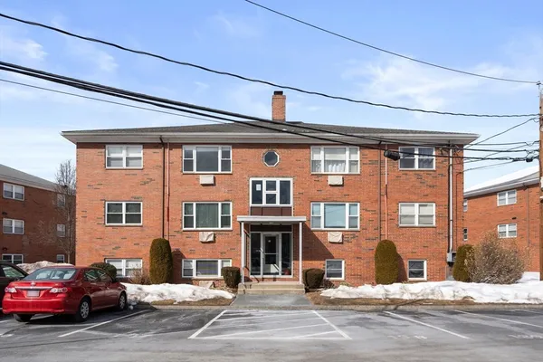 $429,000 | 31 Warren Street, Unit B1, Waltham, MA 02453