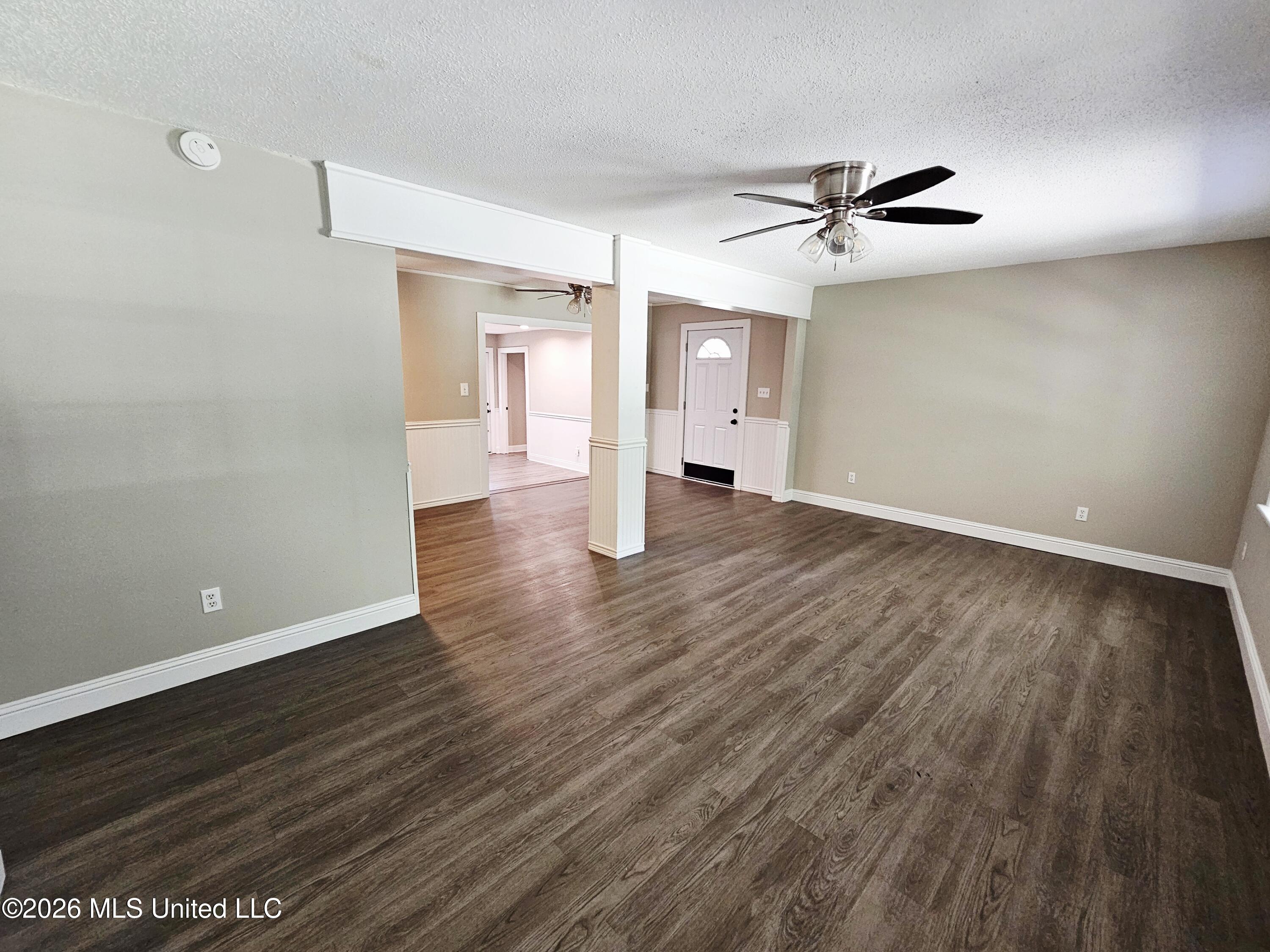 23415 Indian Ridge Road Picayune, MS 39466 - Photo 4 of 35 Living room