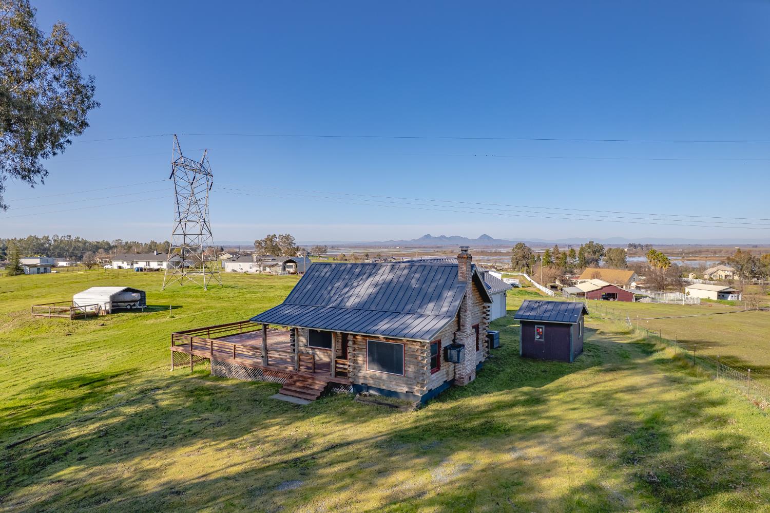 9798 Butte View Marysville, CA 95901 - Photo 3 of 55 a view of a big room with an ocean