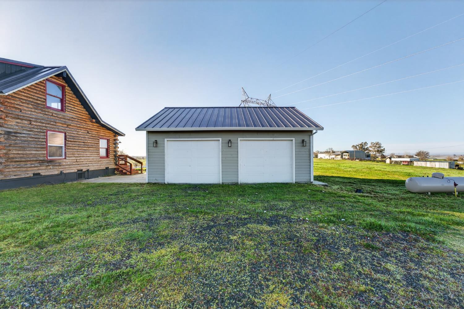 9798 Butte View Marysville, CA 95901 - Photo 4 of 55 a view of a house with backyard and porch