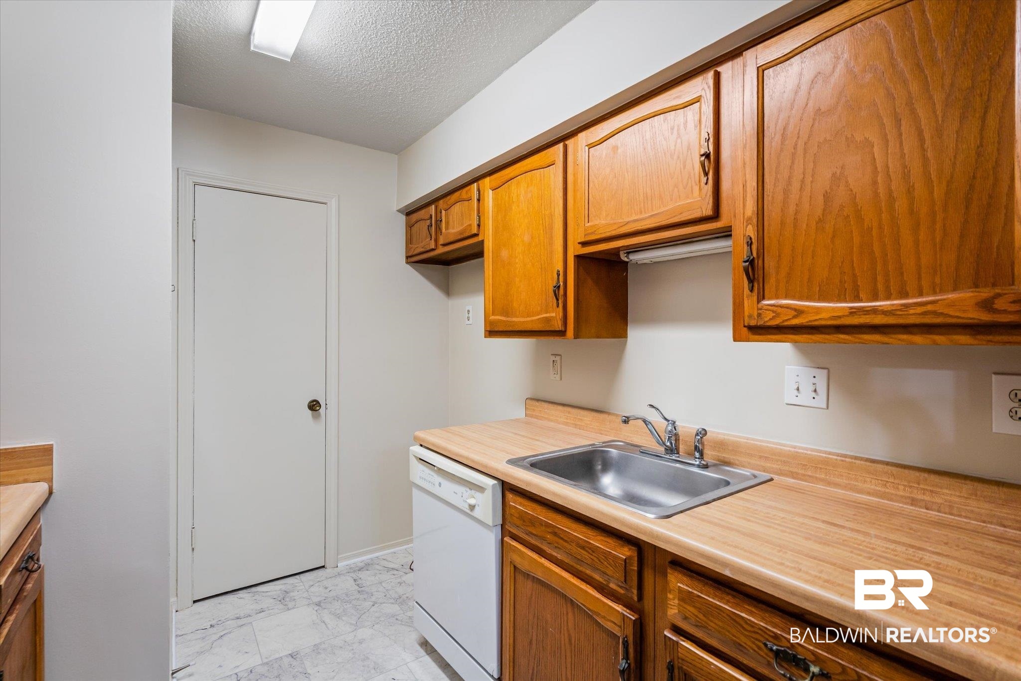 6050 Grelot Road, Unit 205 Mobile, AL 36609 - Photo 12 of 21