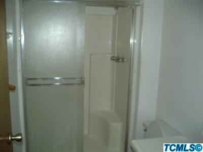 30918 Farr Road Visalia, CA 93291 - Photo 7 of 10 Master bath
