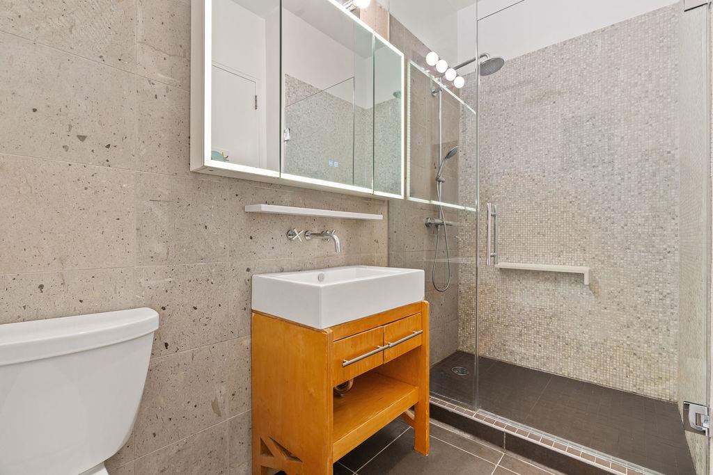 27-28 Thomson Avenue, Unit 529 Queens, NY 11101 - Photo 7 of 10