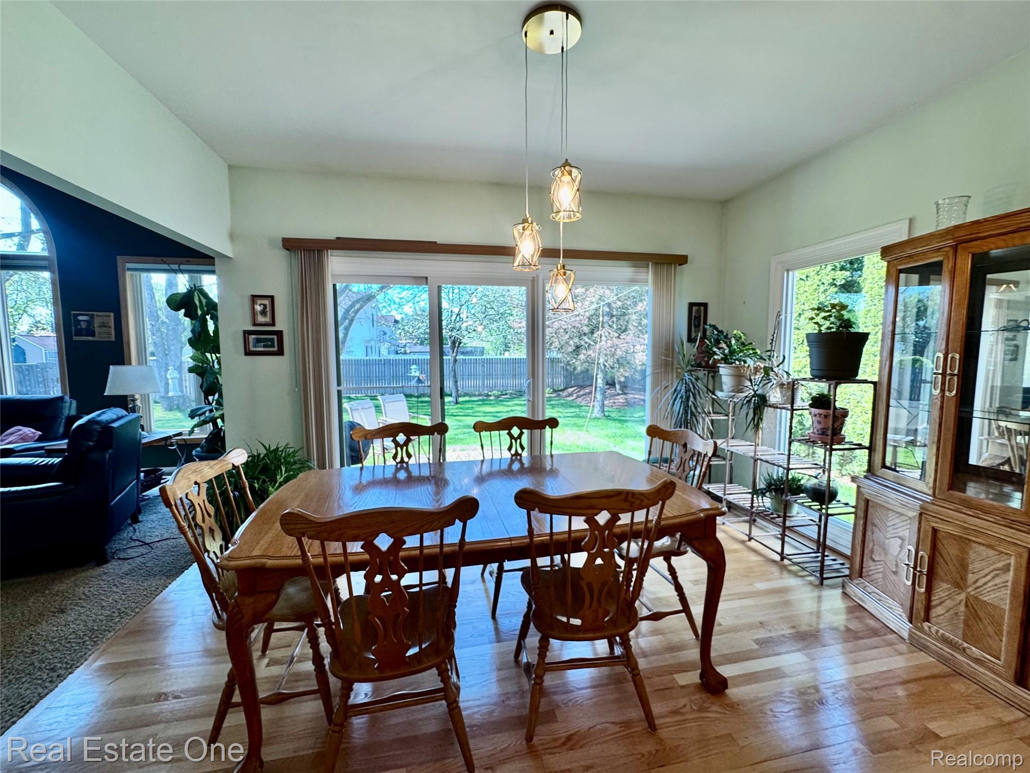 1668 South Shore Drive Rochester, MI 48307 - Photo 11 of 27 Dining area with wood finished floors