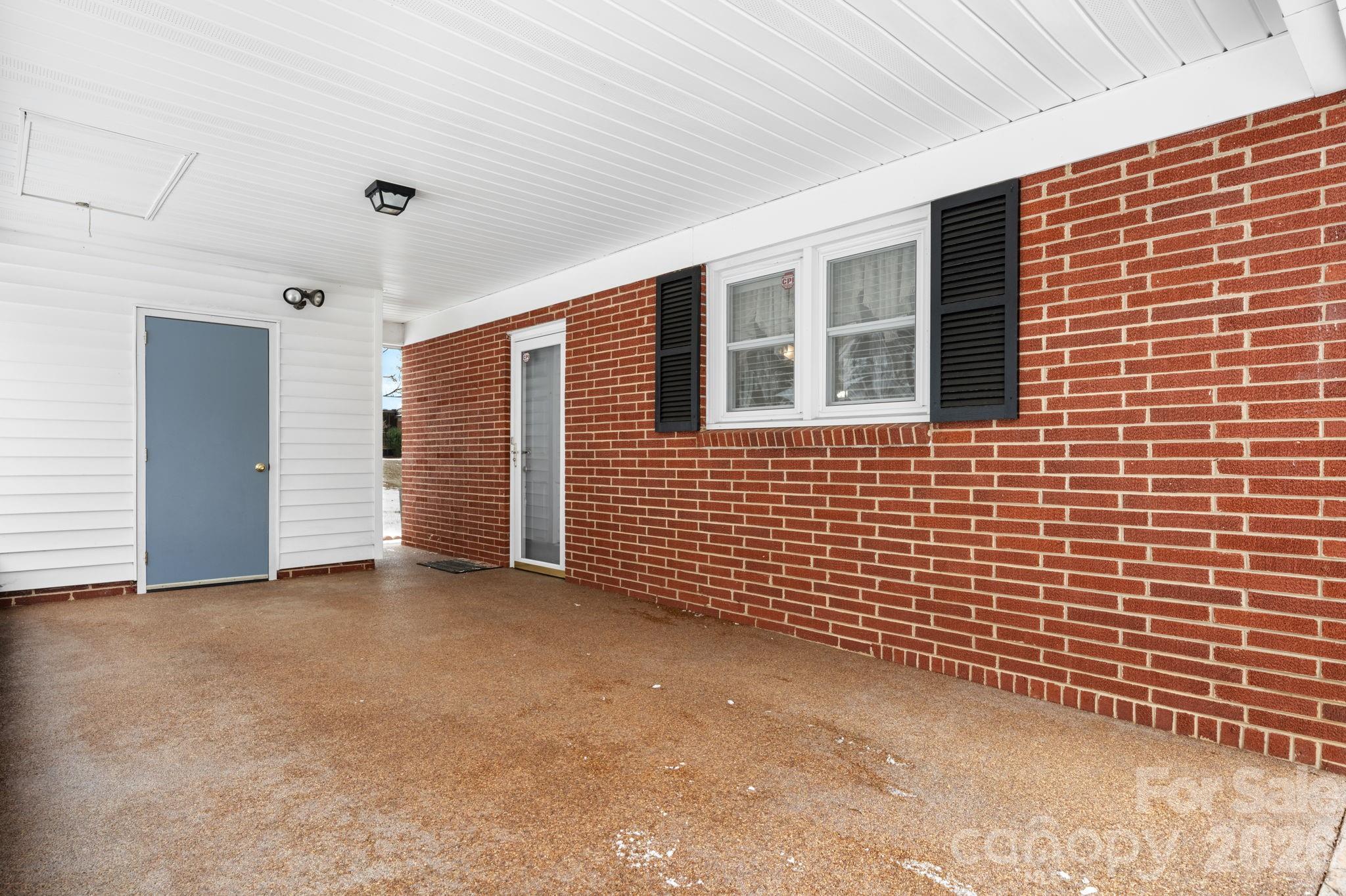 1802 33rd Street Northeast Hickory, NC 28601 - Photo 11 of 21 a view of an empty room with a window