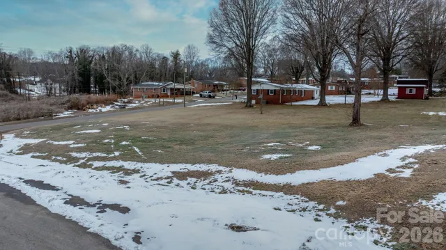 $275,000 | 1802 33rd Street Northeast, Hickory, NC 28601