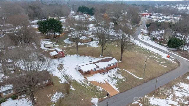 $275,000 | 1802 33rd Street Northeast, Hickory, NC 28601