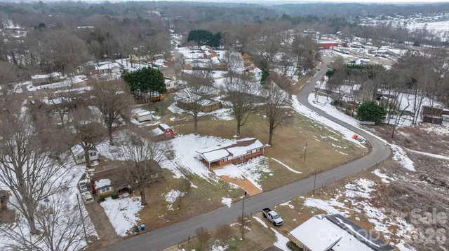 $275,000 | 1802 33rd Street Northeast, Hickory, NC 28601