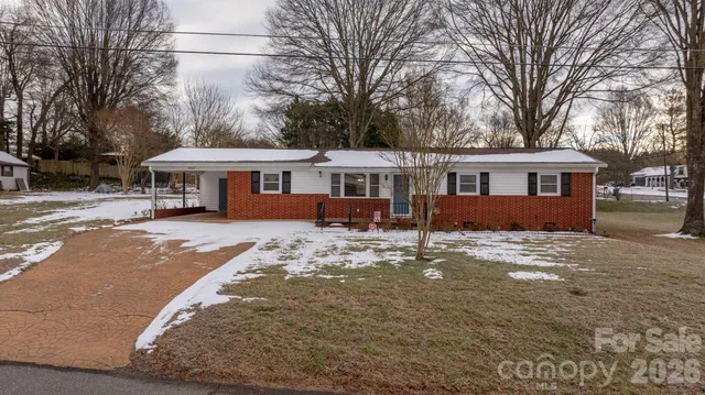$275,000 | 1802 33rd Street Northeast, Hickory, NC 28601